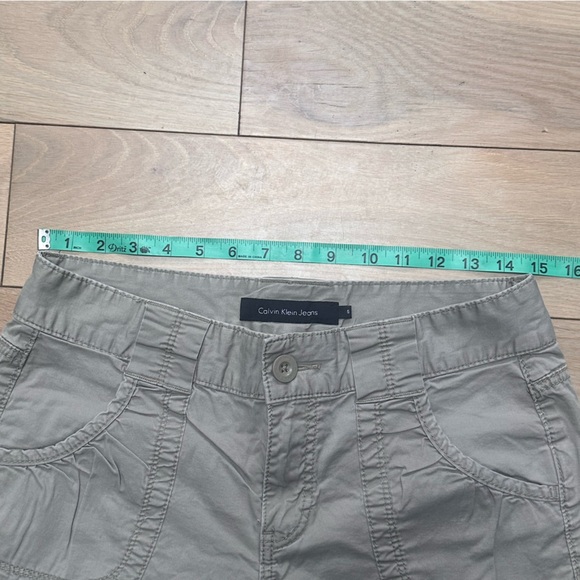 Calvin Klein Women's Cargo Shorts - Picture 7 of 7